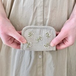 かすみ草の手刺繍ミニ財布(きなり)