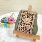 大人目インド刺繍のがま口ポーチ、ダークグリーン