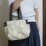 au様専用です。（リバティ）7個ポケットの便利なマチ付きトートバッグM♪