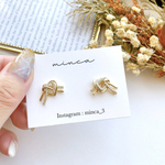 silver925芯𓐍ジルコニアハートの結びピアス/イヤリング　ゴールド