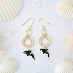 シャチの耳飾り アレルギー対応可 イヤリング 樹脂ノンホール イヤリングクリップ チタンポストピアス 