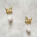新作　変形パール　バタフライ　蝶々　イヤリング　ピアス　結婚式　前撮り　オシャレ　お色直し