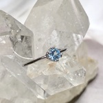 【天然石・処理石】翠ノ国の魔晶装具 『天海晶の指輪・蒼穹』4mm