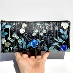 ステキすぎる❤️保冷ペットボトルポーチ　リバティイルマ柄ブラック　ラミネート生地　25cmファスナー　