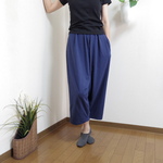 きれいなドレープのゆったりサルエルパンツ・ネイビーブルー