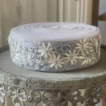 [実物のお色味と違う場合があります] インド刺繍リボン　花　インド刺繍　スパンコール　刺繍リボン　リボン　りぼん　※10月8日よりゆうパケットにて発送