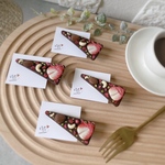 ザックザクナッツ＆フルーツたっぷり　チョコレートヘアクリップ　ダークチョコ×いちご