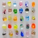 1076    ガラスビーズ　小粒　ふっくら縦長タイプ　縦10、11mm