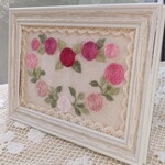 ✨立て掛け用手刺繍額✨スパイダーローズステッチのハート❤刺繍✨