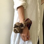 100円引き♡kimono×アフリカ布＊ビッグシュシュ(ブラウン)＊1点のみ　シルクシュシュ　大人シュシュ　上品　華やか