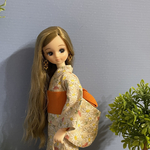 巾着付き！　マーガレット柄ベージュの浴衣とオレンジ🧡の帯のセット　リカちゃんサイズ