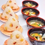 さつまいもご飯のおにぎりとお味噌汁