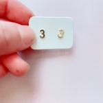 数字　3ピアス