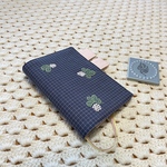 シンプルだけど大人可愛い ほぼ日手帳カバー オリジナルサイズ ミナペルホネン  right berry ネイビー ファブリック使用 