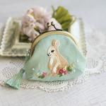 ＊手刺繍がま口コインケース＊ウサギさん