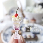 【アクセサリー片耳 耳飾り】 ꫛᥱꪝ 𓇬𓈒シュワシュワパフェ𓇬𓈒いちご🍓ミニシェルマカロン