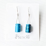キラキラ青いコンデンサの‪イヤリング