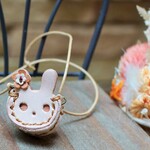 ☆ドール　鞄　うさぎポシェット　🐇　ナチュラルベージュ　☆ 　プチブライス　ミディブライス　オビツ１１  1/6ドール　☆牛ヌメ革　ミニチュア