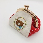 クマちゃん刺繍のがま口ポーチ