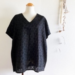 【☆】50％off刺繍柄Vネックフレンチブラウス／クロ