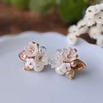 秋色ブラウンフラワーブーケピアスピアス|フラワー 淡水パール 茶色 ベルフラワー シャワー台 