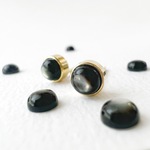 【両耳セット】付けっぱなしOK‼️ブラックシェル（黒蝶貝）ベゼルピアス　サージカルステンレス刻印　ピアスイヤリング対応