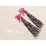 トライアングルタッセルピアス(グレー)