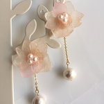 再販❣️新作❣️ピアス❤️ピンク紫陽花（アジサイ）とユラユラコットンパール