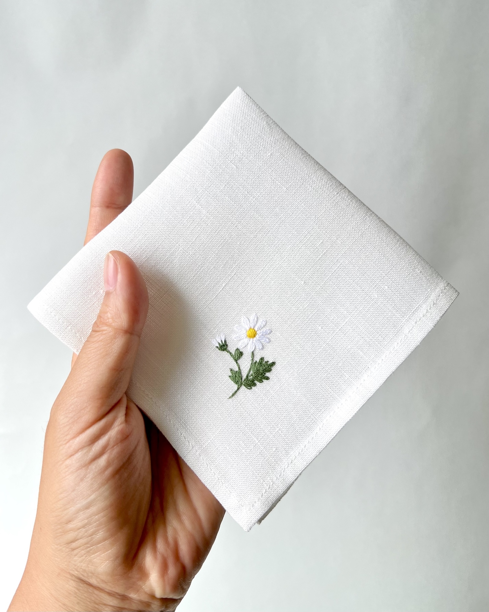 あずりん様予約、写真、ハンカチ、カ－ドケ－ス プレミアムver 木陰のすずらん｜手刺繍＆手仕立てのソフトリネン
