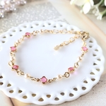 パールとピンクフラワーの細身で華奢な上品ブレスレット