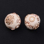 New♡インドネシアビーズ　白×ゴールド