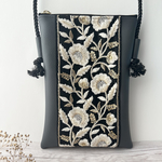 【new】インド刺繍リボン　合皮　フェイクレザー　スマホショルダーバッグ　スマホポシェット