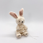ふわうさぎ［１１cm］／小さなぬいぐるみ／ハンドメイドミニチュアテディベア