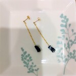 オニキスサイコロチェーンピアス