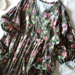 綿レーヨン花柄のVネックワンピ♥️