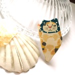 夏のねこカップルピンブローチ【クリーム三毛彼女】