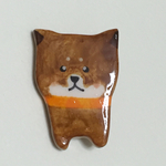 潤目の柴犬ブローチ2