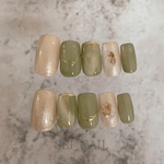 サイズオーダー　グリーンとゴールドのニュアンスネイルチップ