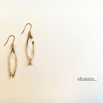 ピンクゴールドのゆれるピアス