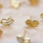 ぽってり「くちびる」の可愛いピアス