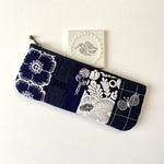 ミナペルホネン ネイビー系のパッチワークと rosy のペンポーチ  18cm