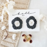 【 bloom 】black / 刺繍ピアス( イヤリング )