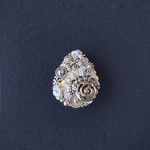 Silver Beads Reunion  ビンテージボタンつき 雫型  ビーズ刺繍ブローチ