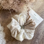 ［送料込］大人可愛い刺繍生地シュシュ