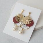 秋色サークルピアスorイヤリング　重なる輪＊　赤／フープ／プレート／透かし／パール／ピアス／イヤリング／秋冬