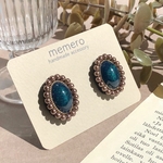 ビーズ刺繍のピアス/イヤリング  (ネイビーブルー)