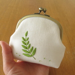 手刺繍のがま口〈 シダ〉