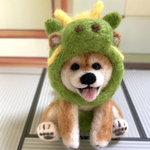 2024年の干支🐲辰のかぶりものを着た柴犬ちゃん(羊毛フェルト)緑