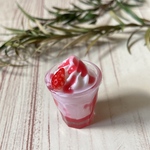 ミニチュアスイーツ　いちごシェイク