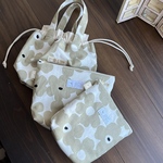 お買い得品！☆巾着ミニバッグ☆保冷保温ポーチ2種☆3点セット☆北欧風フラワー【ベージュ】
